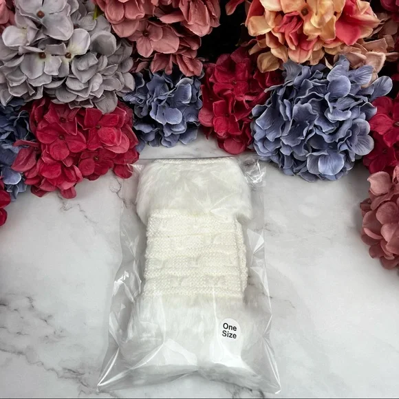 White Knit Fingerless Gloves with Faux Fur - Picture 11 of 11